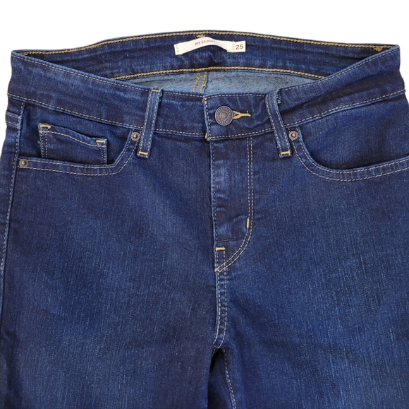 Levi’s 711 Skinny Jeans in Dark Indigo Blue - Picture 5 of 10